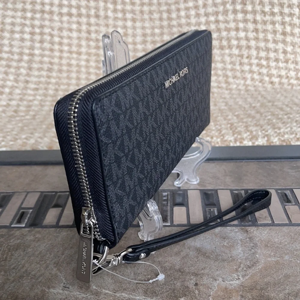 Michael Kors Jet Set Travel Large Travel CONTINENTAL Wallet-Wristlet